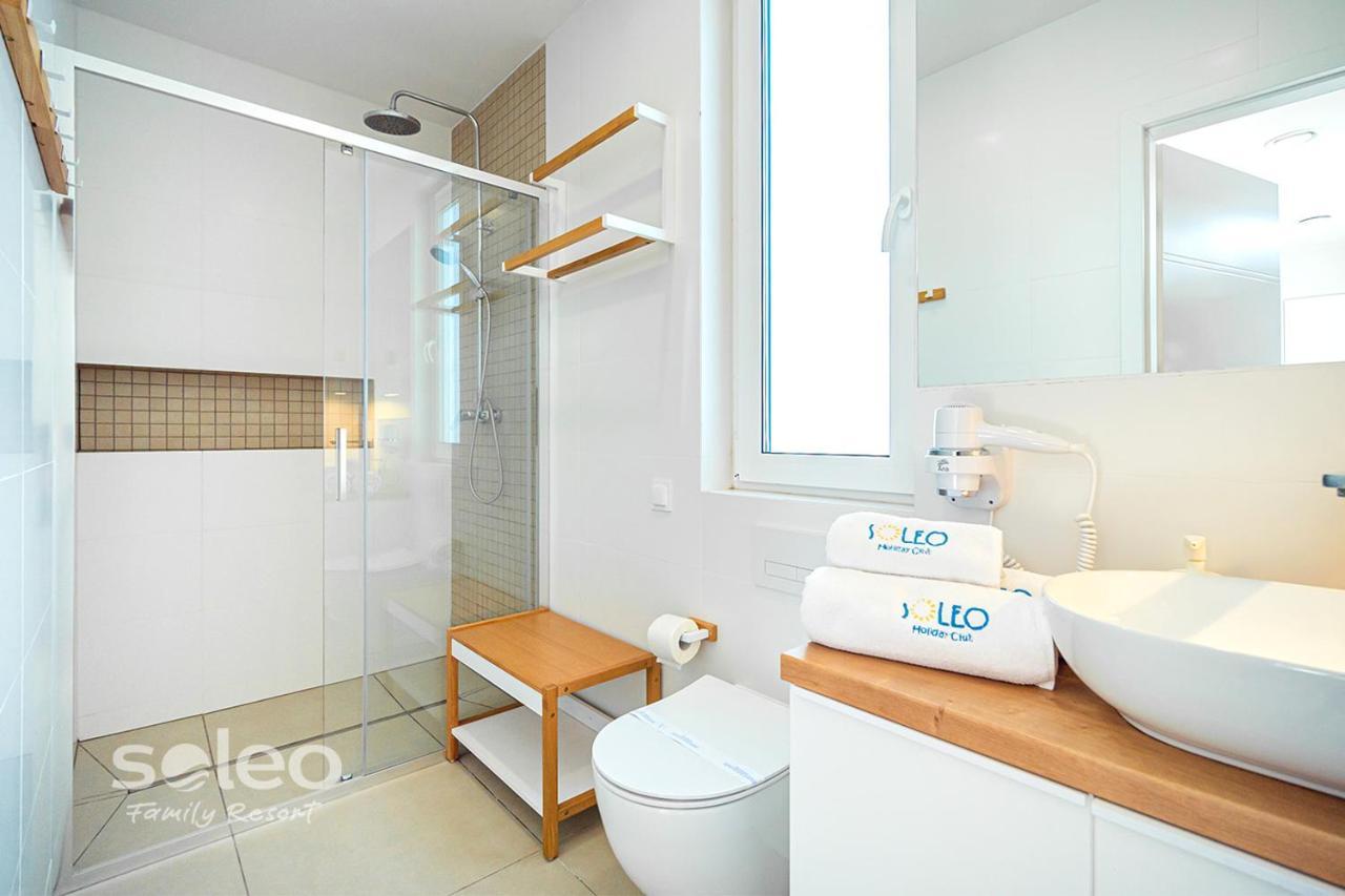 Soleo Family Resort - Domki 3 Min Od Morza - 3 Baseny, 4 Jacuzzi, Sauna, Animacje, Malpi Gaj, 3 Sale Zabaw, 4 Place Zabaw, 2 Restauracje Rewal Eksteriør bilde
